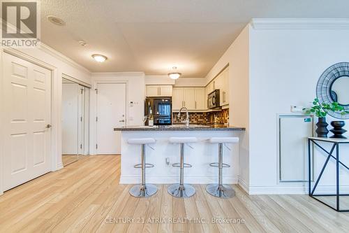 620 - 25 Greenview Avenue, Toronto, ON - Indoor Photo Showing Kitchen