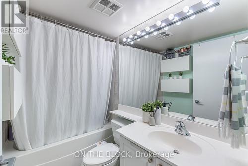 #305 -219 Fort York Blvd, Toronto, ON - Indoor Photo Showing Bathroom