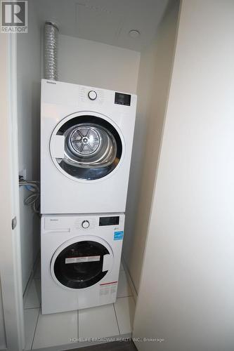 910 - 9 Tecumseth Street, Toronto, ON - Indoor Photo Showing Laundry Room