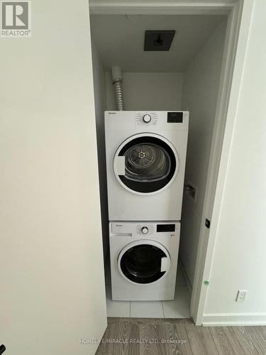 #302 -108 Peter St, Toronto, ON - Indoor Photo Showing Laundry Room