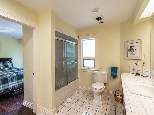 2225 Chelsea Pl, Nanoose Bay, BC - Indoor Photo Showing Bathroom