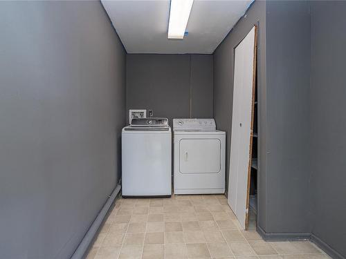 2007 Pelly Pl, Oak Bay, BC - Indoor Photo Showing Laundry Room