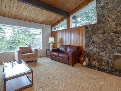 2007 Pelly Pl, Oak Bay, BC - Indoor Photo Showing Living Room