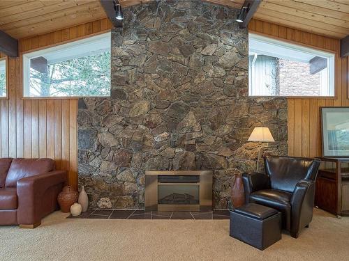 2007 Pelly Pl, Oak Bay, BC - Indoor Photo Showing Living Room With Fireplace