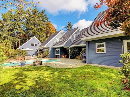 6466 Oldfield Rd, Central Saanich, BC - Outdoor With In Ground Pool