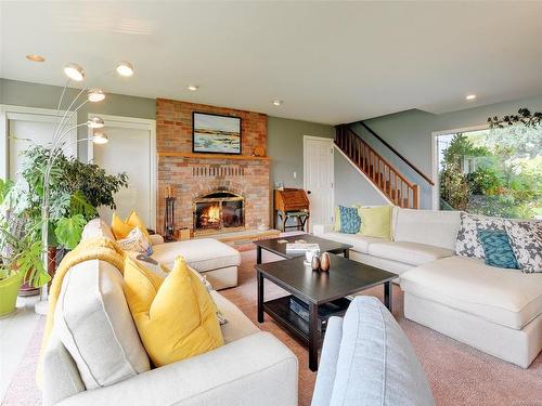 6466 Oldfield Rd, Central Saanich, BC - Indoor Photo Showing Living Room With Fireplace