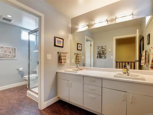 6466 Oldfield Rd, Central Saanich, BC - Indoor Photo Showing Bathroom