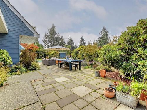 6466 Oldfield Rd, Central Saanich, BC - Outdoor