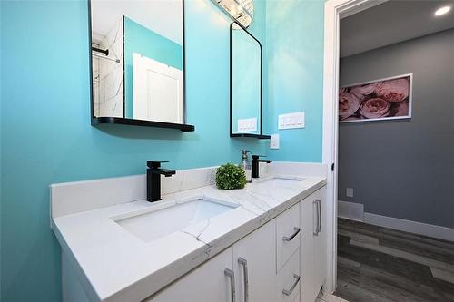 14 Glen Castle Drive, Stoney Creek, ON - Indoor Photo Showing Bathroom
