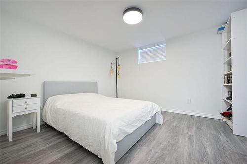 14 Glen Castle Drive, Stoney Creek, ON - Indoor Photo Showing Bedroom