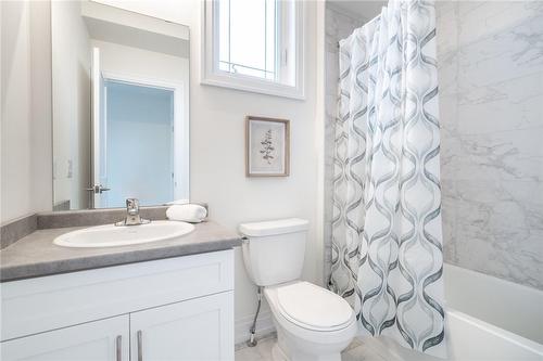 45 Great Falls Boulevard, Waterdown, ON - Indoor Photo Showing Bathroom