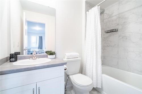 45 Great Falls Boulevard, Waterdown, ON - Indoor Photo Showing Bathroom