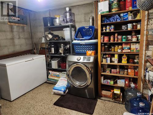 223 Coulthard Street, Conquest, SK - Indoor Photo Showing Laundry Room