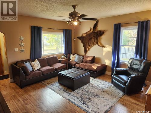 223 Coulthard Street, Conquest, SK - Indoor Photo Showing Living Room