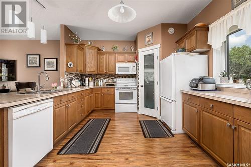 25 Arlington Avenue, Moose Jaw, SK - Indoor Photo Showing Kitchen With Double Sink