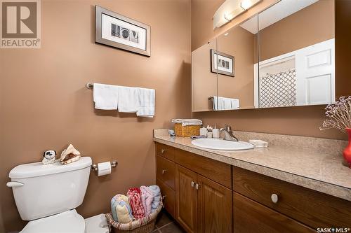 25 Arlington Avenue, Moose Jaw, SK - Indoor Photo Showing Bathroom