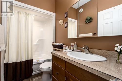25 Arlington Avenue, Moose Jaw, SK - Indoor Photo Showing Bathroom