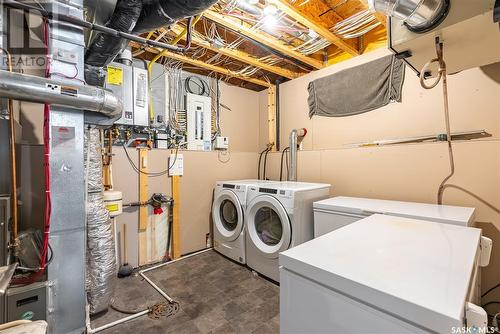 551 Rempel Manor, Saskatoon, SK - Indoor Photo Showing Laundry Room