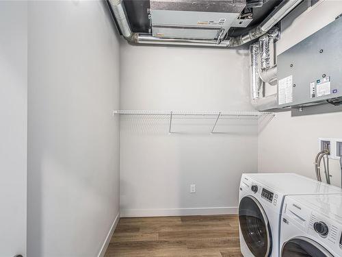 411-140 Jensen Ave West, Parksville, BC - Indoor Photo Showing Laundry Room