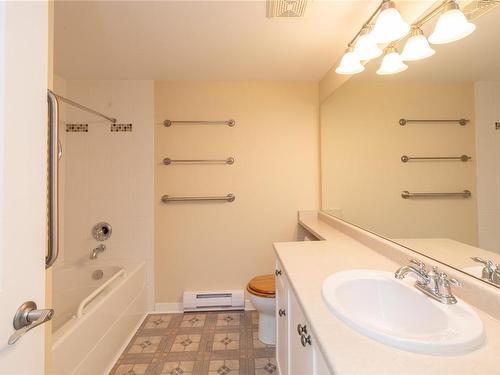 207-5660 Edgewater Lane, Nanaimo, BC - Indoor Photo Showing Bathroom