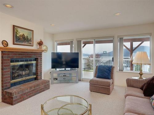 533 Marine View, Cobble Hill, BC - Indoor Photo Showing Living Room With Fireplace