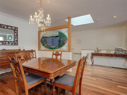 533 Marine View, Cobble Hill, BC - Indoor Photo Showing Dining Room