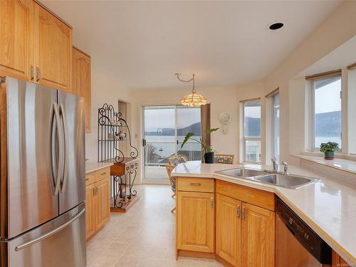 533 Marine View, Cobble Hill, BC - Indoor Photo Showing Kitchen With Double Sink