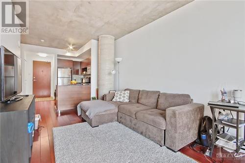324 Laurier Avenue W Unit#1708, Ottawa, ON - Indoor Photo Showing Living Room