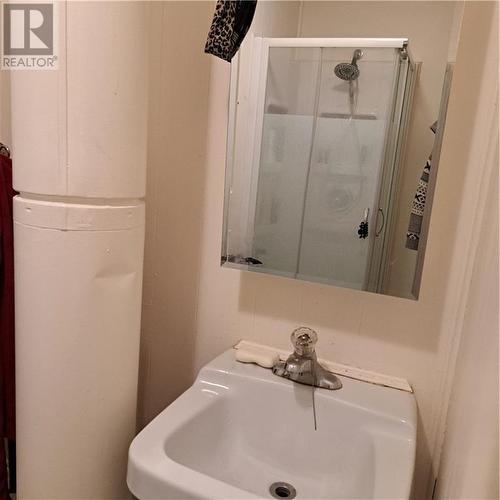 # 185 Bathroom - 183 Dominion Street S, Alexandria, ON - Indoor Photo Showing Bathroom