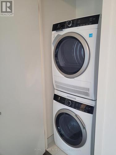 #2512 -138 Downes St, Toronto, ON - Indoor Photo Showing Laundry Room