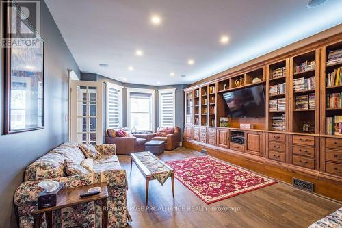 81 Henry Street, Quinte West, ON - Indoor Photo Showing Living Room