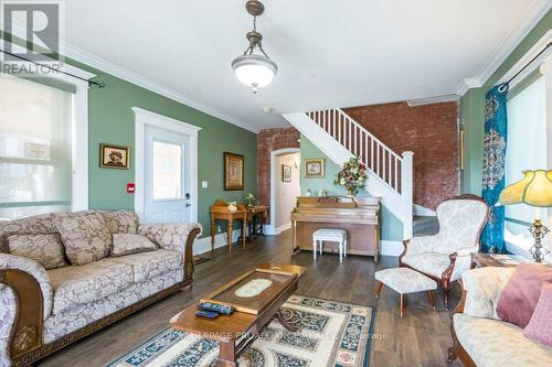 81 Henry Street, Quinte West, ON - Indoor Photo Showing Living Room