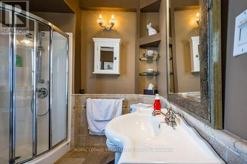 81 Henry Street, Quinte West, ON - Indoor Photo Showing Bathroom