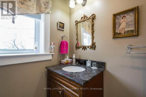 81 Henry Street, Quinte West, ON - Indoor Photo Showing Bathroom