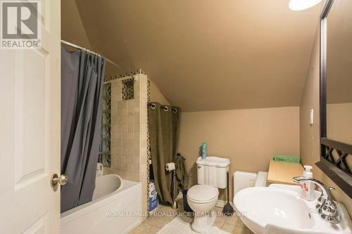 81 Henry Street, Quinte West, ON - Indoor Photo Showing Bathroom