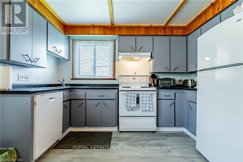 11361 Neff Street, Wainfleet, ON - Indoor Photo Showing Kitchen