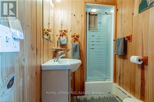 11361 Neff Street, Wainfleet, ON - Indoor Photo Showing Bathroom