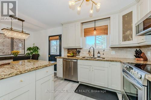 605 Highpoint Ave, Waterloo, ON - Indoor Photo Showing Kitchen With Double Sink