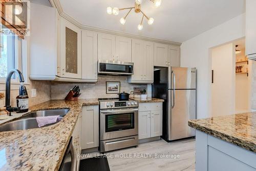 605 Highpoint Ave, Waterloo, ON - Indoor Photo Showing Kitchen With Double Sink