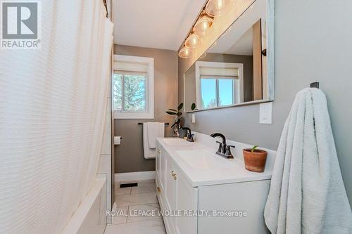 605 Highpoint Ave, Waterloo, ON - Indoor Photo Showing Bathroom