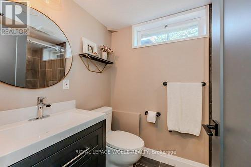 605 Highpoint Ave, Waterloo, ON - Indoor Photo Showing Bathroom