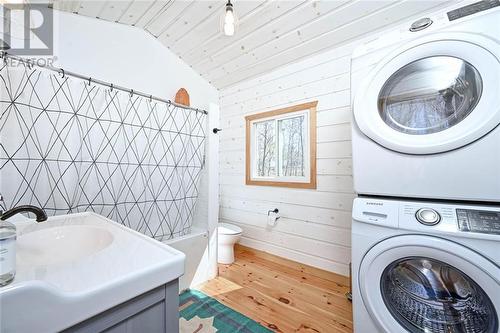 407 Northover Road, Perth, ON - Indoor Photo Showing Laundry Room