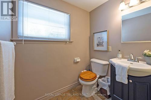 40 Longbow Rd, London, ON - Indoor Photo Showing Bathroom