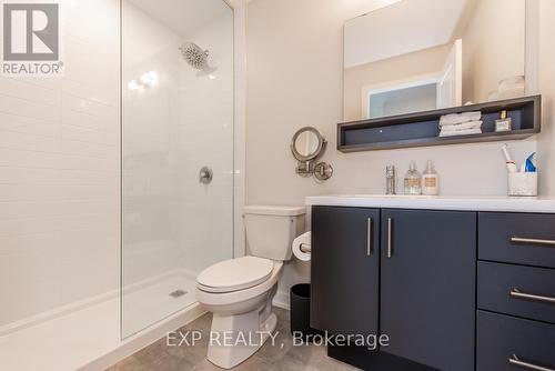 717 - 121 Highway 8 Road, Hamilton, ON - Indoor Photo Showing Bathroom