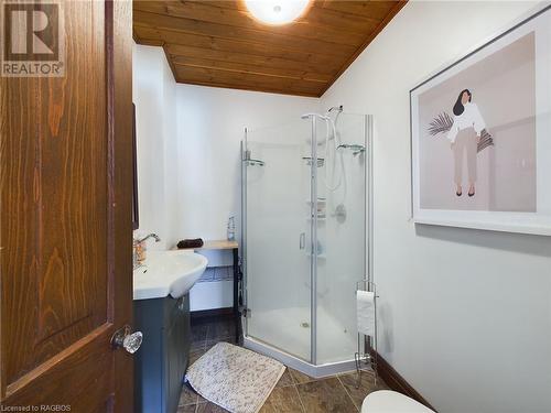 171 Victoria Street, Clinton, ON - Indoor Photo Showing Bathroom