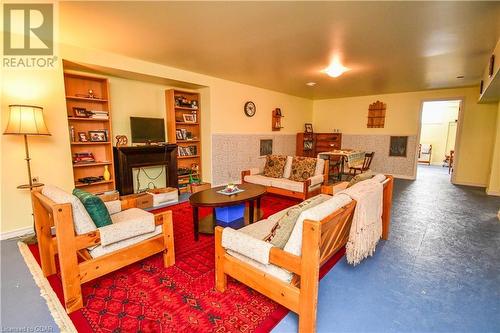 4 Beechwood Crescent, Oro-Medonte, ON - Indoor Photo Showing Living Room