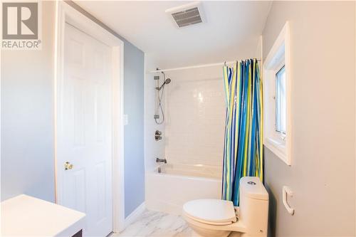 374 Robinson Street, Moncton, NB - Indoor Photo Showing Bathroom