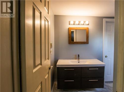 374 Robinson Street, Moncton, NB - Indoor Photo Showing Bathroom