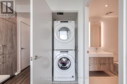 #3710 -1 Yorkville Ave, Toronto, ON - Indoor Photo Showing Laundry Room