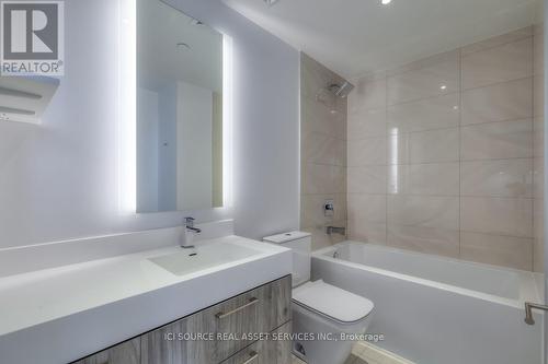 #3710 -1 Yorkville Ave, Toronto, ON - Indoor Photo Showing Bathroom